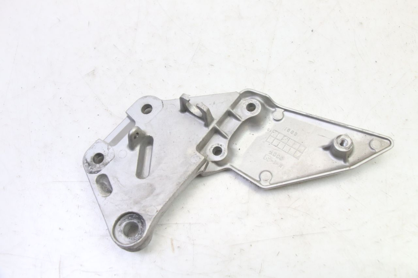 photo de PEDANA ANTERIORE DESTRA SUPPORTO SUZUKI SV S 650 (2003 - 2009)