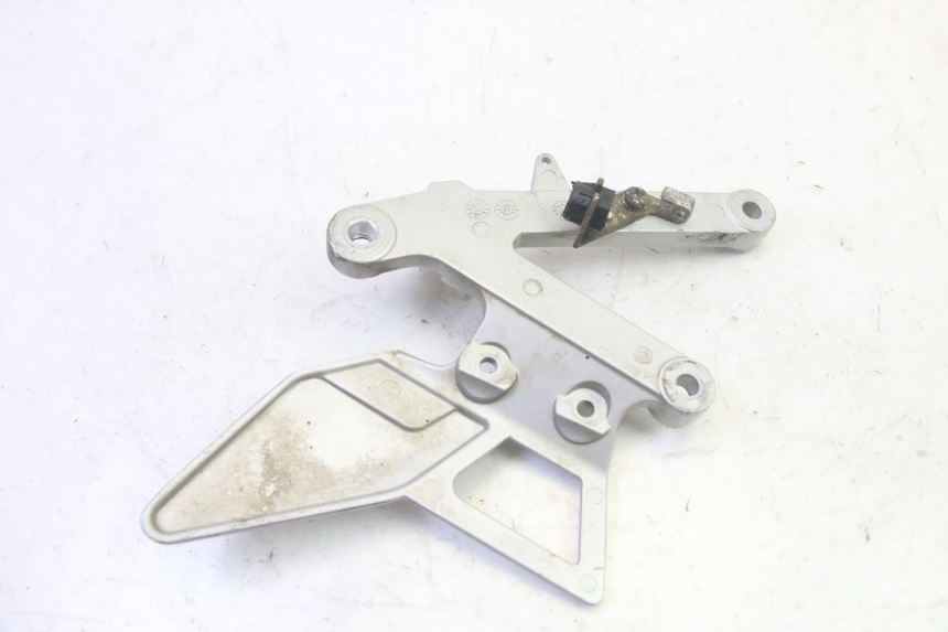 photo de PEDANA ANTERIORE DESTRA SUPPORTO YAMAHA TZR 50 (2008 - 2016) - Altra angolazione