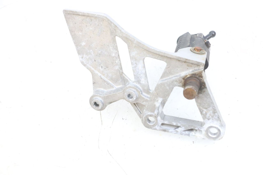 photo de PEDANA ANTERIORE DESTRA SUPPORTO DAELIM VJ ROADWIN FI 125 (2008 - 2017) - Altra angolazione