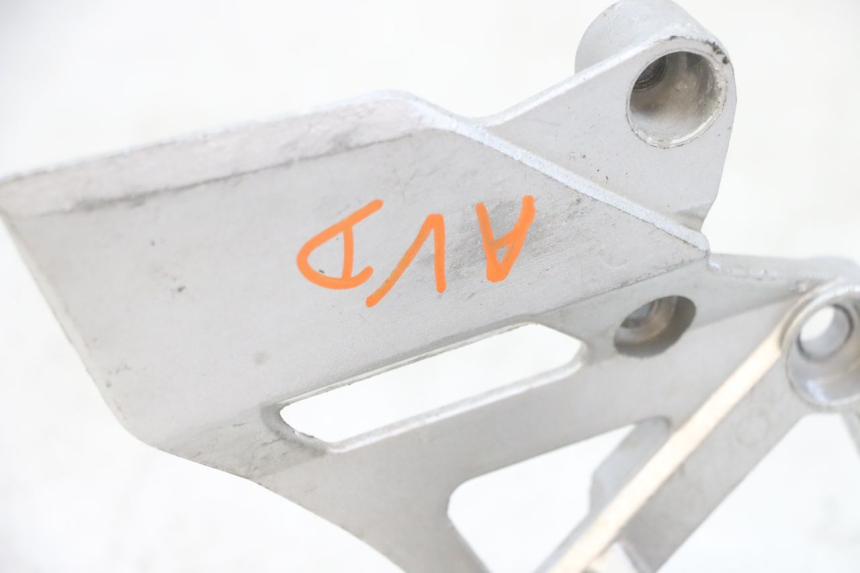 photo de PEDANA ANTERIORE DESTRA SUPPORTO DAELIM VJ ROADWIN FI 125 (2008 - 2017) - Stato della superficie e materiale