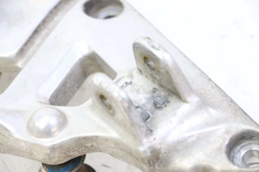 photo de PIASTRA PEDANA ANTERIORE DESTRA YAMAHA XJN DIVERSION 600 (2000 - 2003)