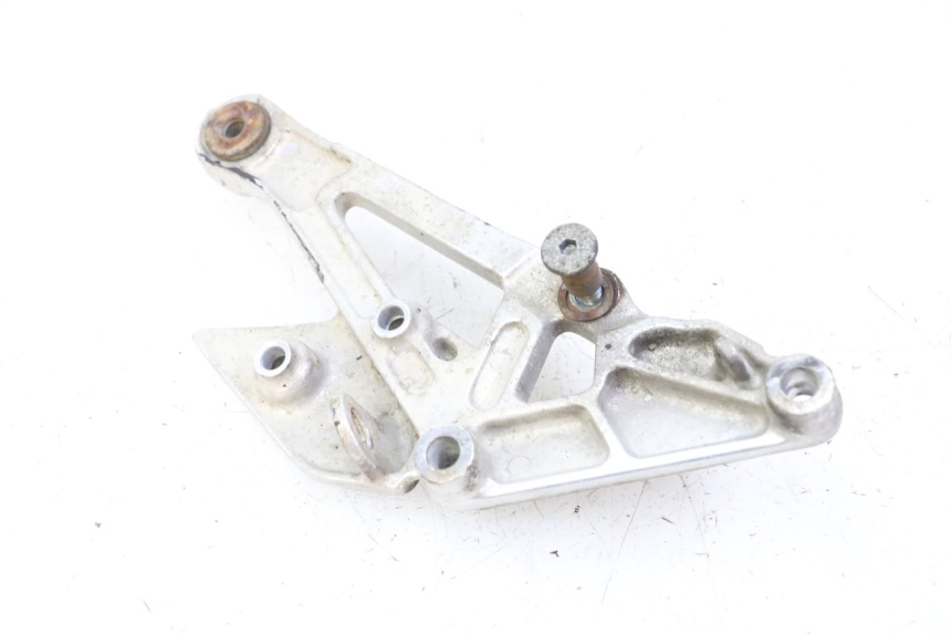 photo de PIASTRA PEDANA ANTERIORE DESTRA YAMAHA XJN DIVERSION 600 (2000 - 2003)