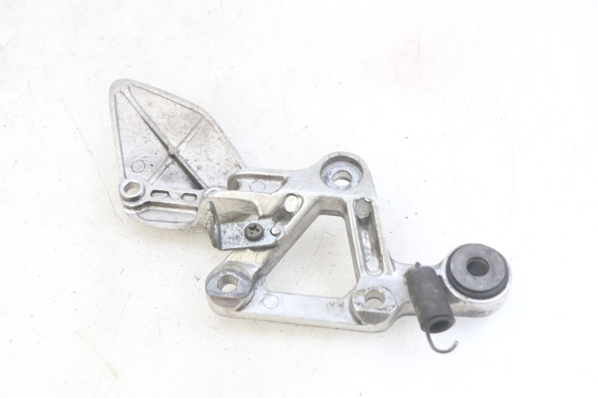 photo de PIASTRA DI SUPPORTO PEDANA ANTERIORE DESTRA YAMAHA FZS FAZER 600 (1998 - 2001)