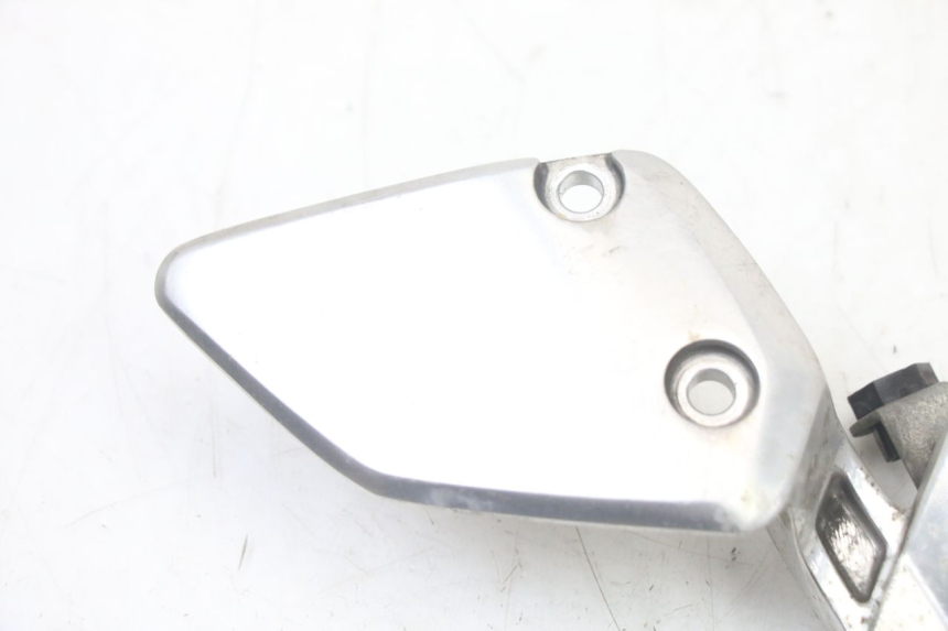 photo de PIASTRA DI SUPPORTO PEDALE ANTERIORE DESTRO YAMAHA FZS FAZER 600 (2001 - 2003)