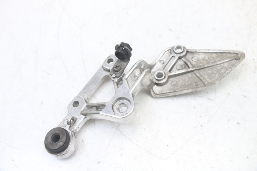 photo de PIASTRA DI SUPPORTO PEDALE ANTERIORE DESTRO YAMAHA FZS FAZER 600 (2001 - 2003)