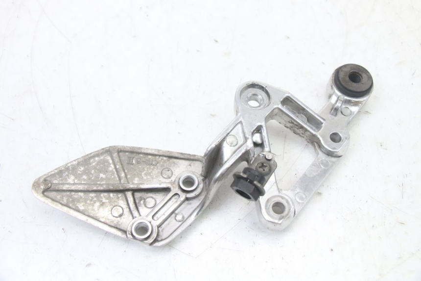 photo de PIASTRA DI SUPPORTO PEDALE ANTERIORE DESTRO YAMAHA FZS FAZER 600 (2001 - 2003)