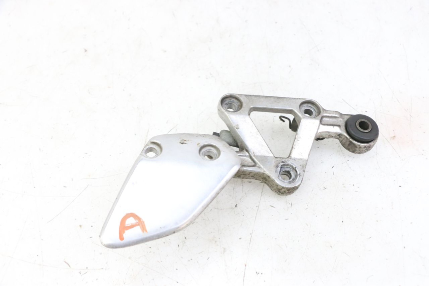 photo de PIASTRA DI SUPPORTO PEDALE ANTERIORE DESTRO YAMAHA FZS FAZER 600 (2001 - 2003)