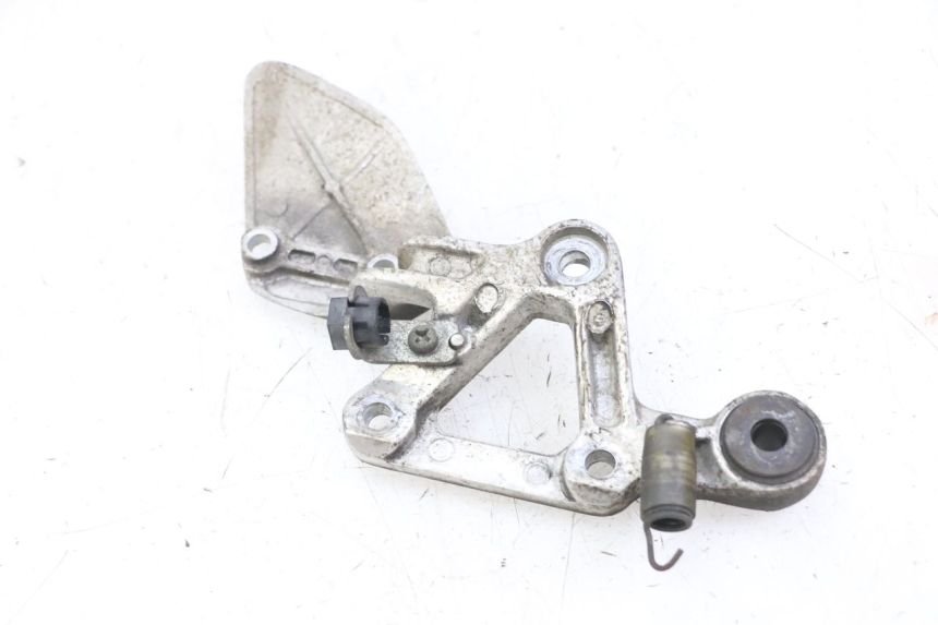 photo de PIASTRA DI SUPPORTO PEDALE ANTERIORE DESTRO YAMAHA FZS FAZER 600 (2001 - 2003)