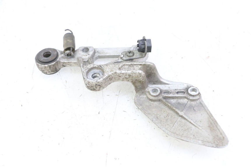 photo de PIASTRA DI SUPPORTO PEDALE ANTERIORE DESTRO YAMAHA FZS FAZER 600 (2001 - 2003)