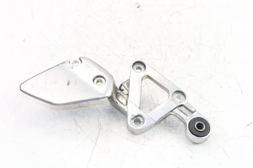 photo de PIASTRA DI SUPPORTO PEDANA ANTERIORE DESTRA YAMAHA FZS FAZER 600 (1998 - 2001)