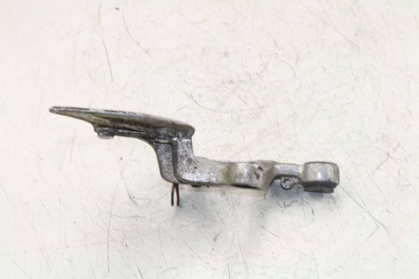photo de PIASTRA DI SUPPORTO PEDANA ANTERIORE DESTRA YAMAHA FZS FAZER 600 (1998 - 2001)