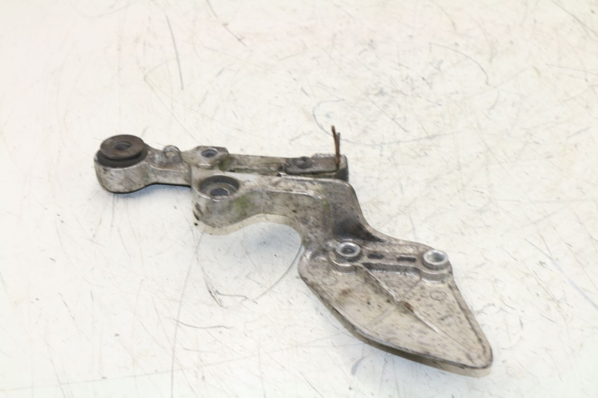 photo de PIASTRA DI SUPPORTO PEDANA ANTERIORE DESTRA YAMAHA FZS FAZER 600 (1998 - 2001)