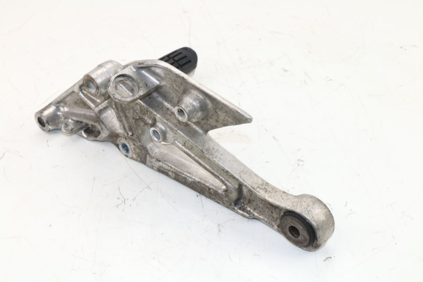 photo de PIASTRA PEDANA ANTERIORE DESTRA YAMAHA XJN DIVERSION 600 (2000 - 2003)