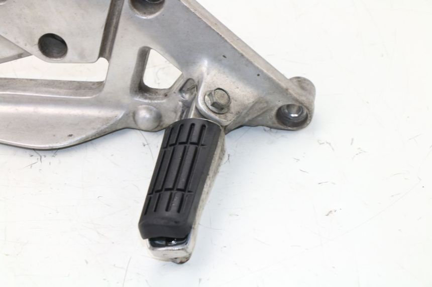 photo de PIASTRA PEDANA ANTERIORE DESTRA YAMAHA XJN DIVERSION 600 (2000 - 2003)