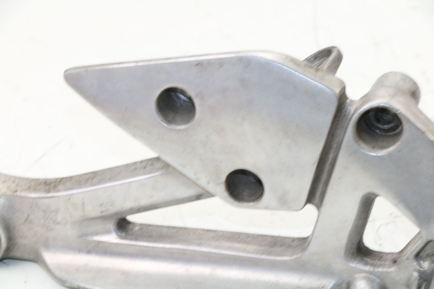 photo de PIASTRA PEDANA ANTERIORE DESTRA YAMAHA XJN DIVERSION 600 (2000 - 2003)