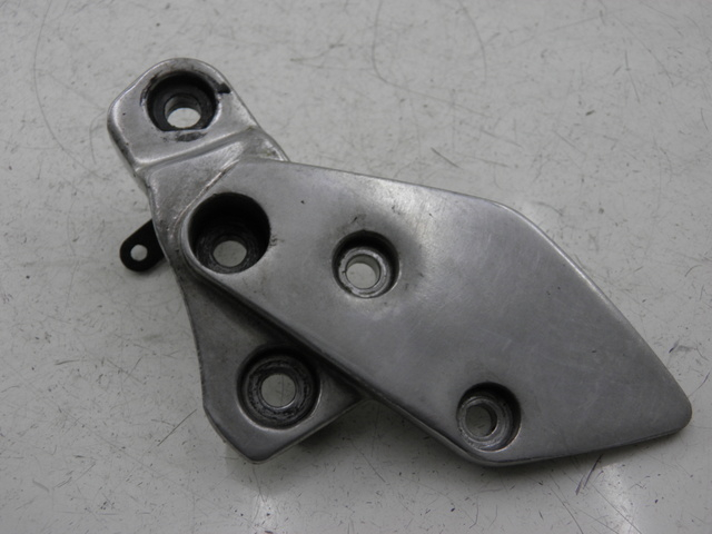 photo de PIASTRA PEDANA ANTERIORE DESTRA YAMAHA XJR 1300 (1998 - 2002)