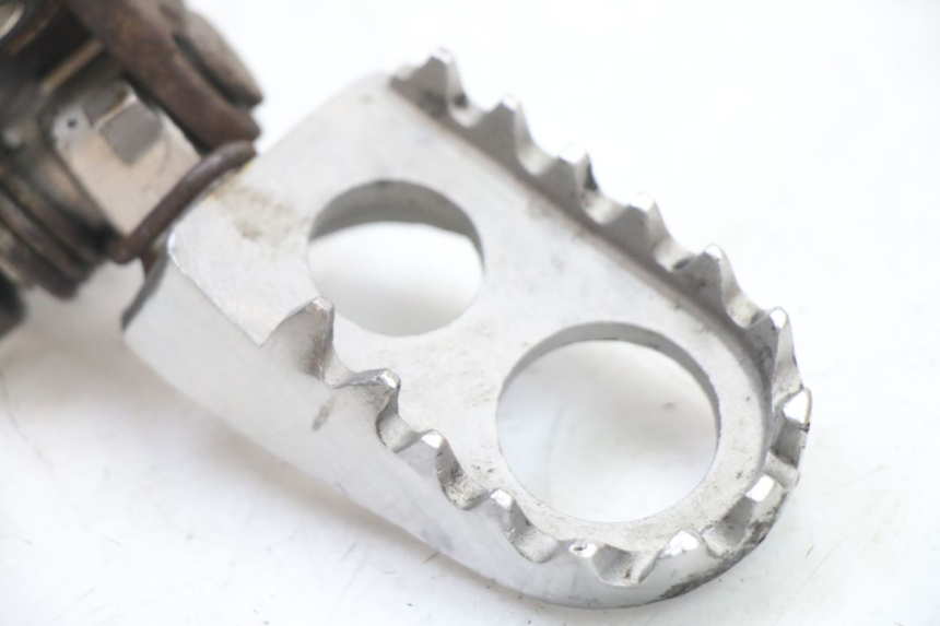 photo de PEDANA ANTERIORE DESTRA SUPPORTO YAMAHA YZ 125 (2006 - 2016)
