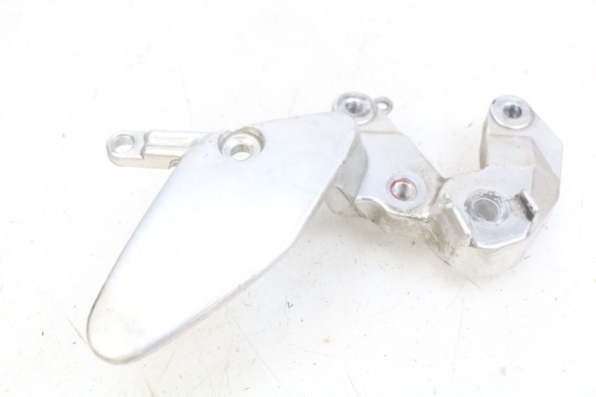 photo de PIASTRA DI SUPPORTO PEDANA ANTERIORE DESTRA YAMAHA YZF R THUNDERCAT 600 (1996 - 2003)