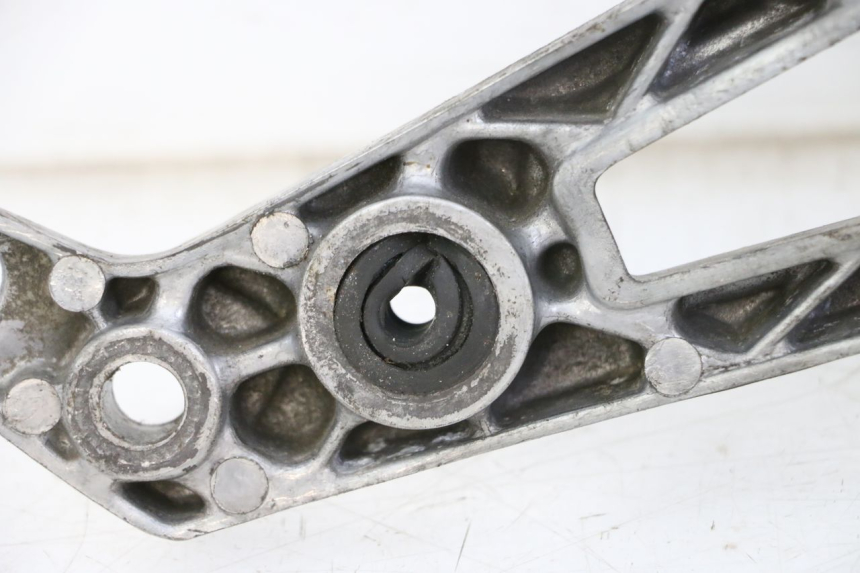 photo de PEDANA ANTERIORE SINISTRA SUPPORTO YAMAHA FJ 36Y 1100 (1984 - 1985)