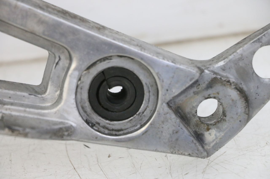 photo de PEDANA ANTERIORE SINISTRA SUPPORTO YAMAHA FJ 36Y 1100 (1984 - 1985)