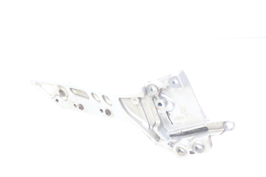 photo de PIASTRA PEDANA ANTERIORE SINISTRA YAMAHA FJR ABS 1300 (2006 - 2012)
