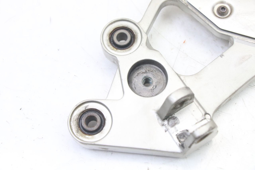 photo de PEDANA ANTERIORE SINISTRA SUPPORTO YAMAHA FZ6 FAZER S2 600 (2007 - 2011)