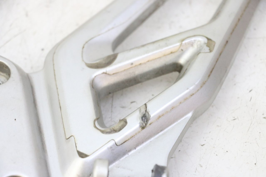 photo de PEDANA ANTERIORE SINISTRA SUPPORTO BMW G310 R 310 (2016 - 2020)