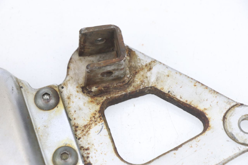 photo de PIASTRA PEDANA ANTERIORE SINISTRA SUZUKI GS GSE 500 (2001 - 2003)