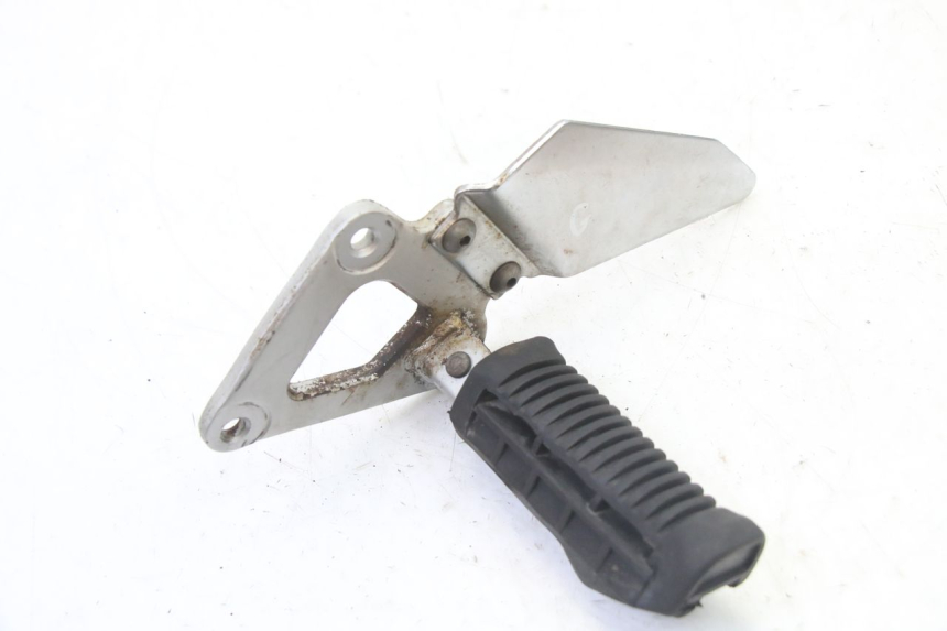 photo de PIASTRA PEDANA ANTERIORE SINISTRA SUZUKI GS GSE 500 (2001 - 2003)