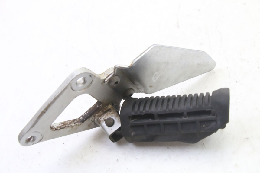 photo de PIASTRA PEDANA ANTERIORE SINISTRA SUZUKI GS GSE 500 (2001 - 2003)