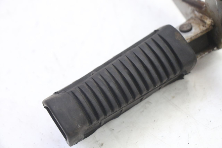 photo de PIASTRA PEDANA ANTERIORE SINISTRA SUZUKI GS GSE 500 (2001 - 2003)