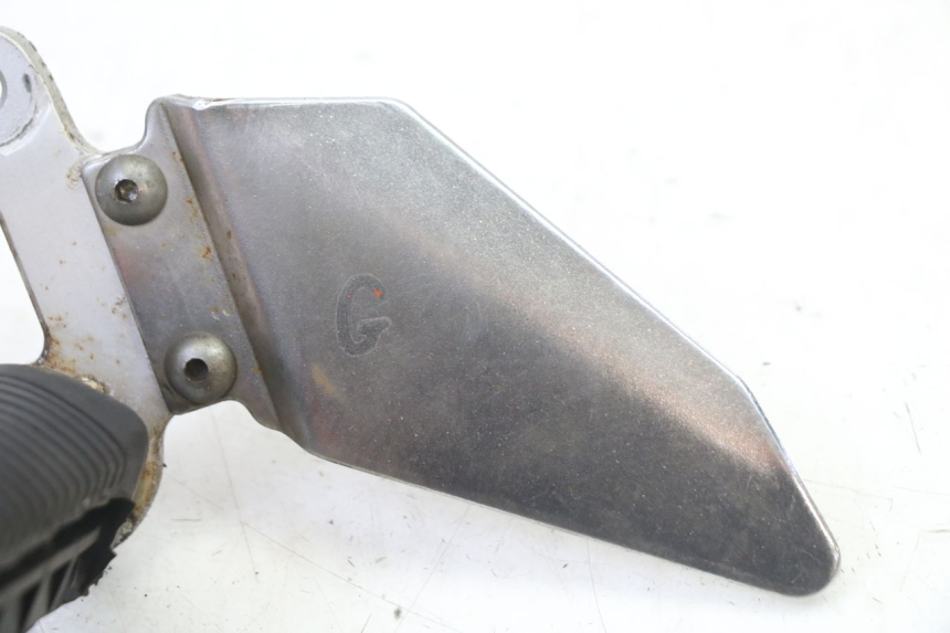 photo de PIASTRA PEDANA ANTERIORE SINISTRA SUZUKI GS GSE 500 (2001 - 2003)