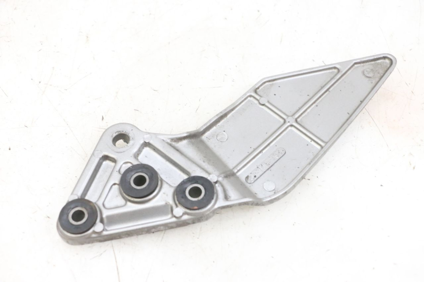 photo de PEDANA ANTERIORE SINISTRA SUPPORTO SUZUKI GSF N BANDIT 600 (1996 - 1999) - Dettaglio del componente