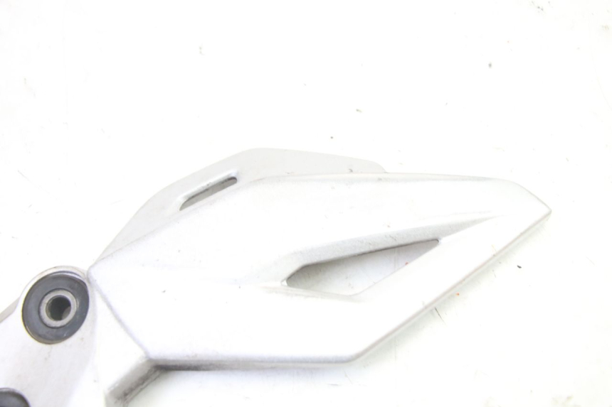 photo de PEDANA ANTERIORE SINISTRA SUPPORTO SUZUKI GSR 750 (2011 - 2017)