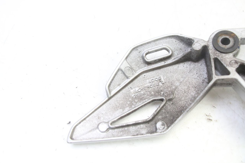 photo de PEDANA ANTERIORE SINISTRA SUPPORTO SUZUKI GSR 750 (2011 - 2017)
