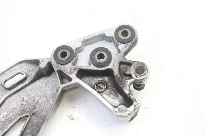 photo de PEDANA ANTERIORE SINISTRA SUPPORTO SUZUKI GSR 750 (2011 - 2017)