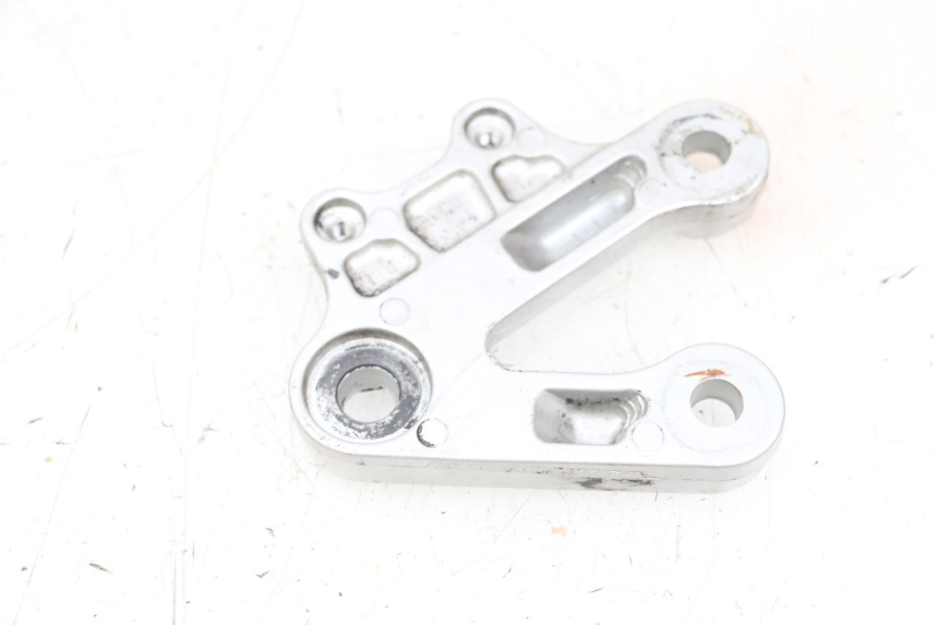 photo de PEDANA ANTERIORE SINISTRA SUPPORTO SUZUKI GSXR GSX-R 1000 (2003 - 2004) - Dettaglio del componente