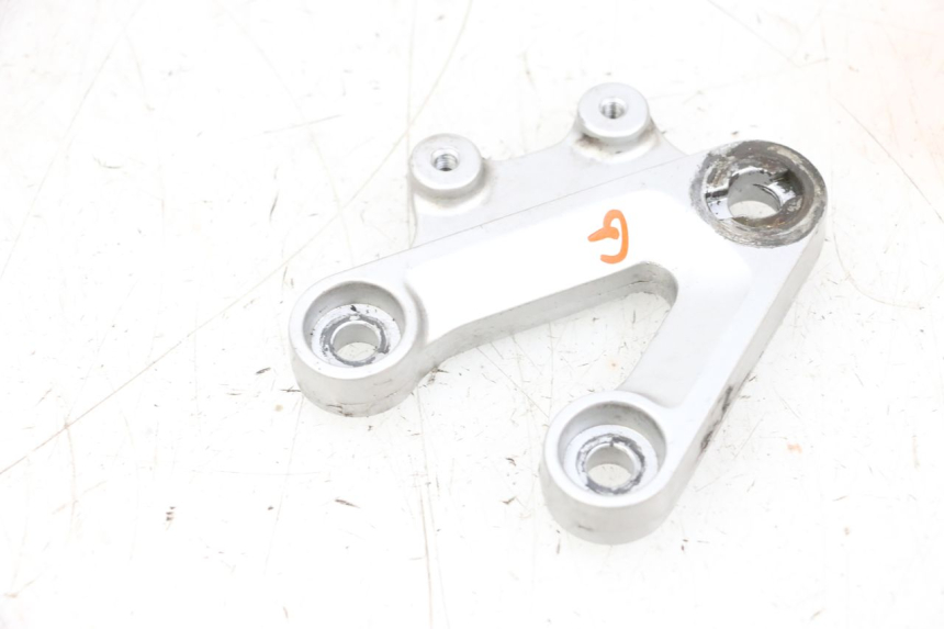 photo de PEDANA ANTERIORE SINISTRA SUPPORTO SUZUKI GSXR GSX-R 1000 (2003 - 2004) - Altra angolazione
