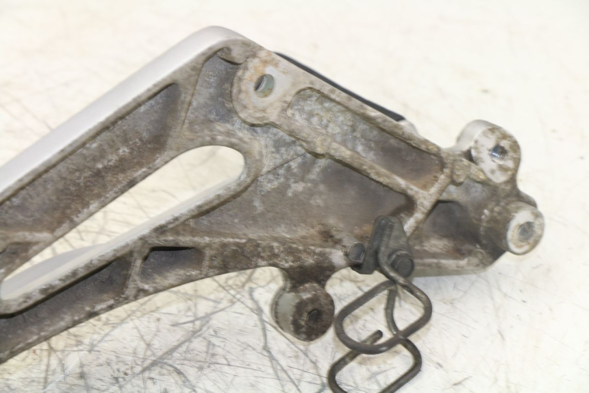 photo de PLATINA PEDANA ANTERIORE SINISTRA HONDA NTV DEAUVILLE 650 (2001 - 2006)