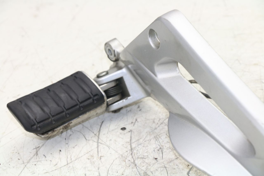 photo de PLATINA PEDANA ANTERIORE SINISTRA HONDA NTV DEAUVILLE 650 (2001 - 2006)