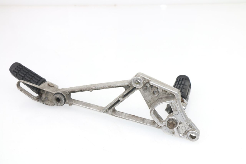 photo de PIASTRA PEDANA ANTERIORE SINISTRA HONDA VF 1000 (1984 - 1988)