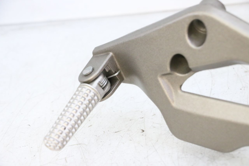photo de PEDANA ANTERIORE SINISTRA SUPPORTO KIDEN KD125-G 125 (2018 - 2022)