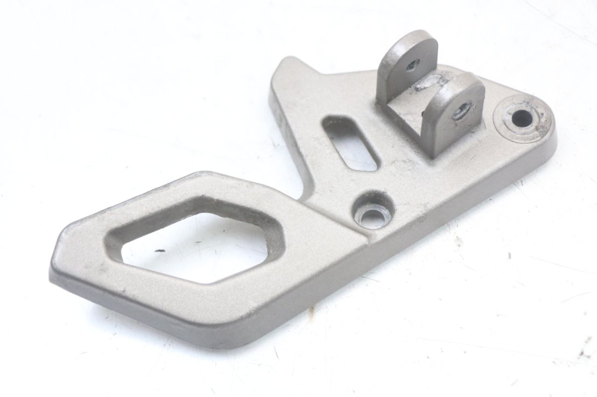 photo de PEDANA ANTERIORE SINISTRA SUPPORTO MASAI SCRAMBLER SPORT 125 (2021 - 2025) - Altra angolazione