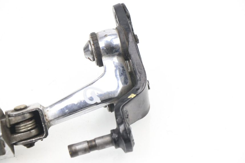 photo de PIASTRA PEDANA ANTERIORE SINISTRA LIFAN ROYAL KING 250 (2011 - 2019) - Dettagli dei punti di fissaggio