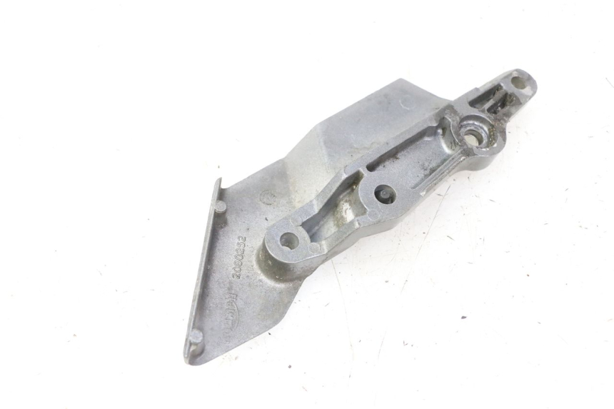 photo de PEDANA ANTERIORE SINISTRA SUPPORTO TRIUMPH SPRINT 900 (1995 - 1998)