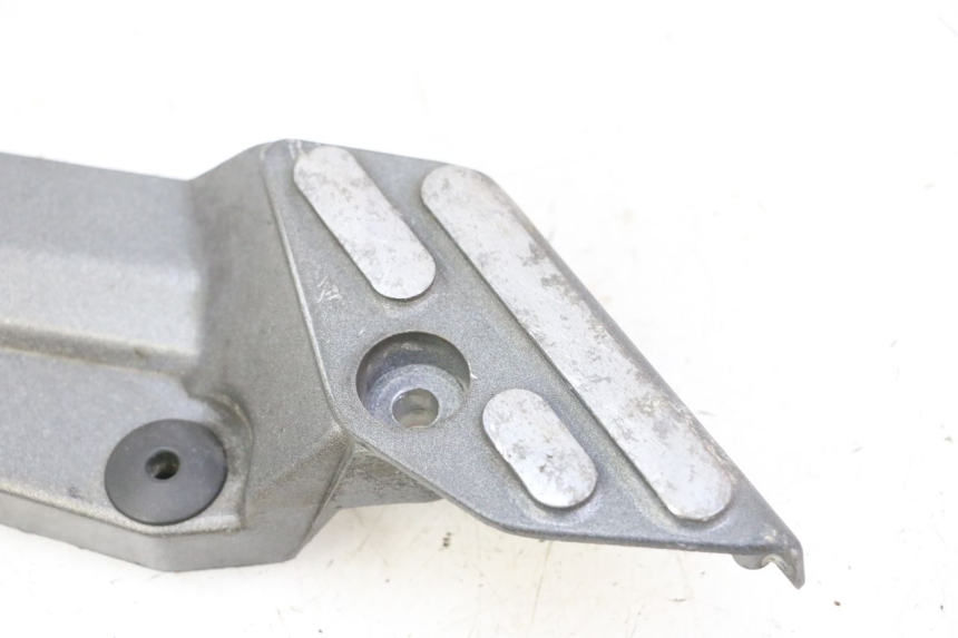photo de PEDANA ANTERIORE SINISTRA SUPPORTO TRIUMPH SPRINT 900 (1995 - 1998)