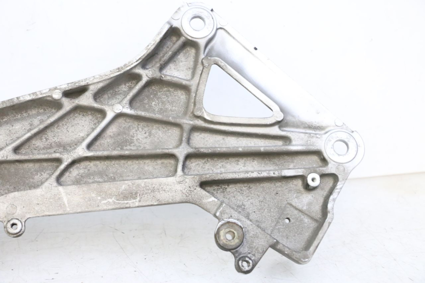 photo de PEDANA ANTERIORE SINISTRA SUPPORTO HONDA ST PAN EUROPEAN 1300 (2002 - 2013)
