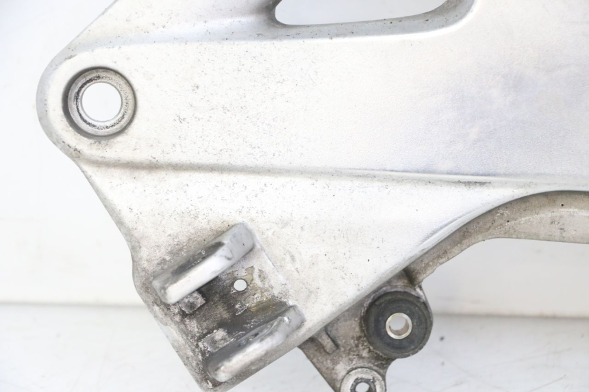 photo de PEDANA ANTERIORE SINISTRA SUPPORTO HONDA ST PAN EUROPEAN 1300 (2002 - 2013)
