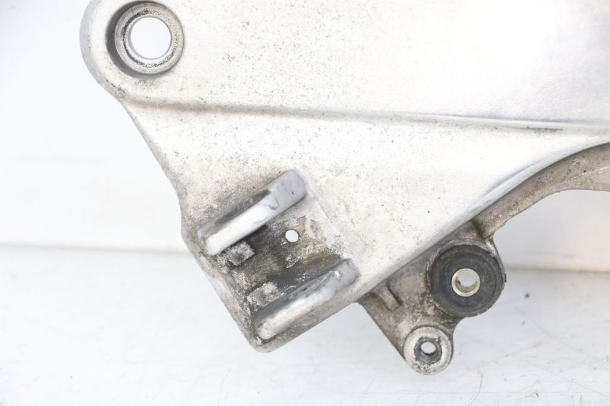 photo de PEDANA ANTERIORE SINISTRA SUPPORTO HONDA ST PAN EUROPEAN 1300 (2002 - 2013)
