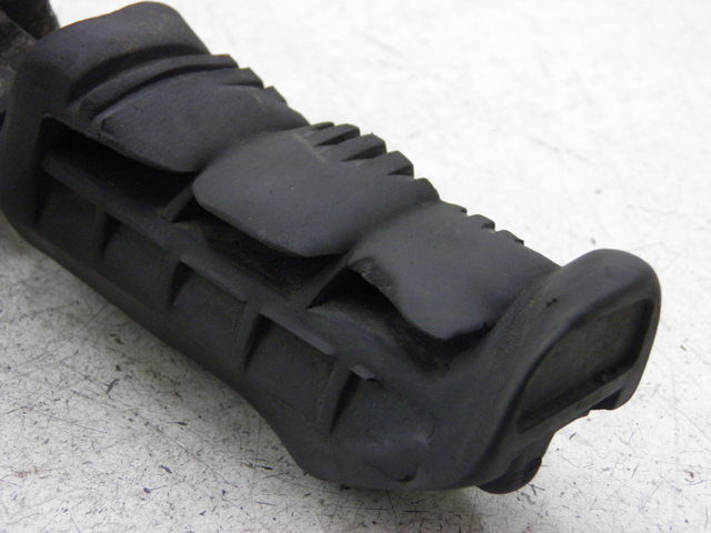 photo de PIASTRA PEDANA ANTERIORE SINISTRA SUZUKI GS GSE 500 (2001 - 2003)